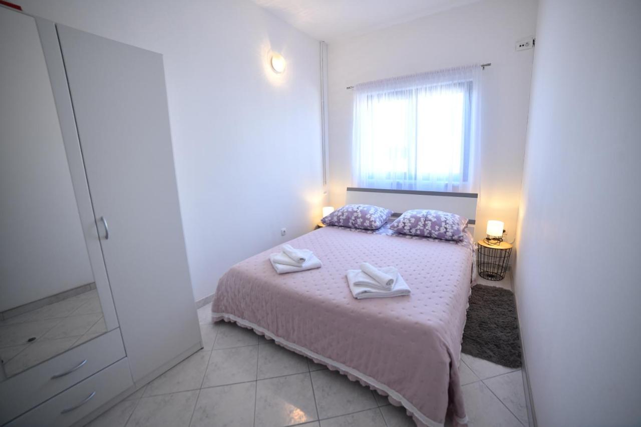 Apartmani Mariva Dicmo Buitenkant foto